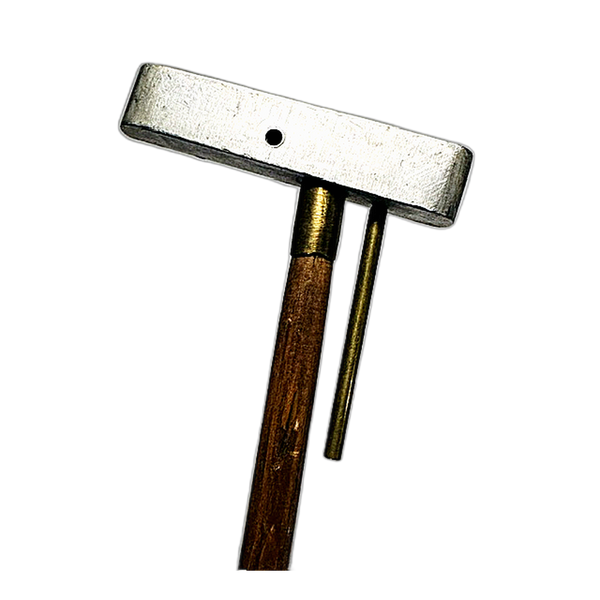 Hickory golf alignment putter, front view of alignment mechanism