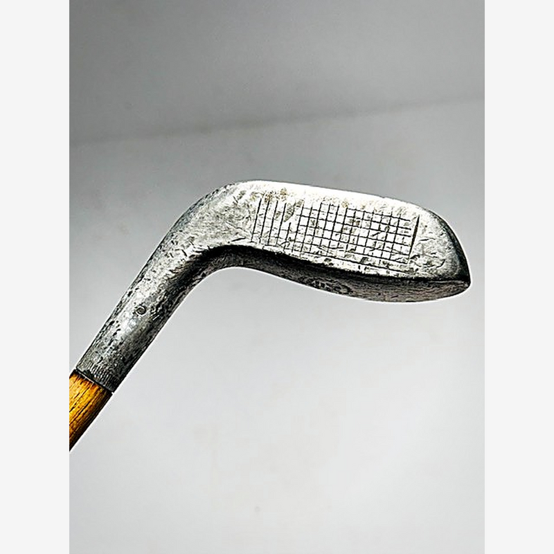 Braid-Mills 1915 putter hickory golf grid scored face at address