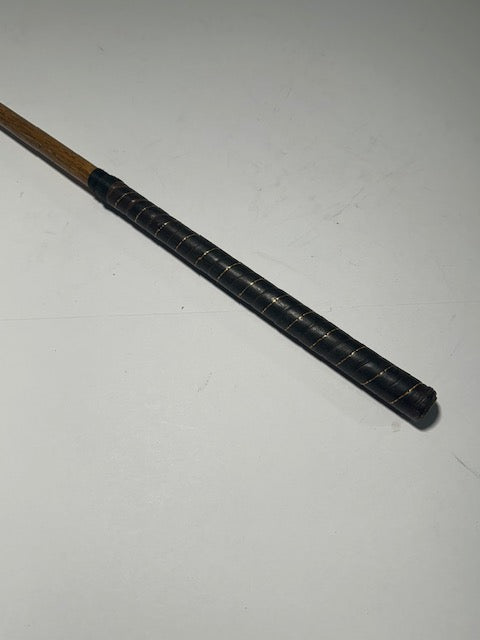 St Andrews chipper black leather wrap grip with gold spiral stripe