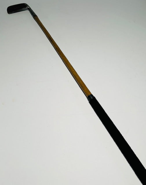 Gibson offset blade putter face at address showing offset hosel