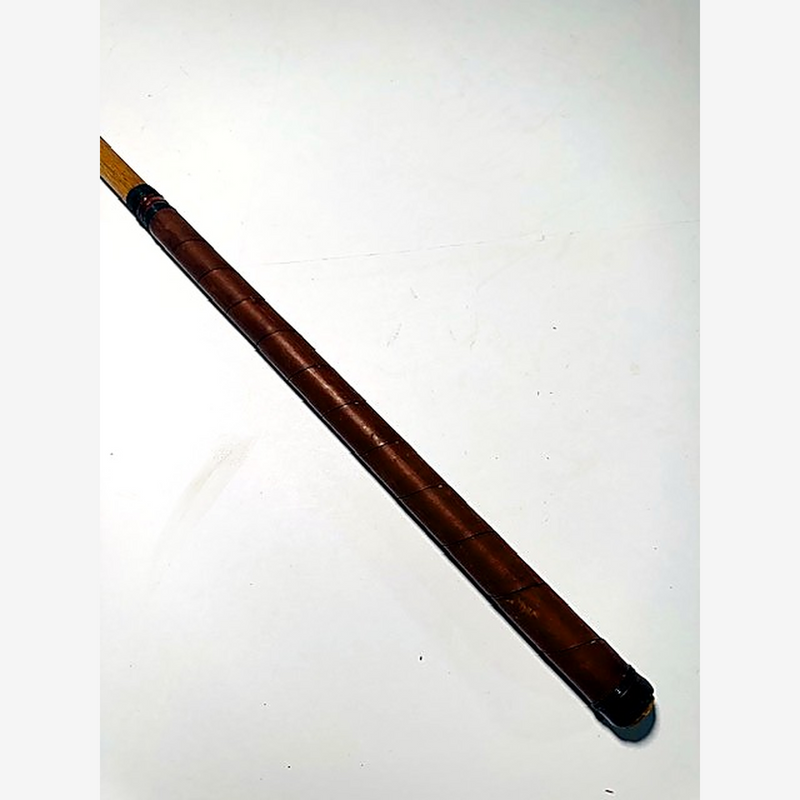 Leather wrap grip on the MacGregor Bobbie hickory shaft